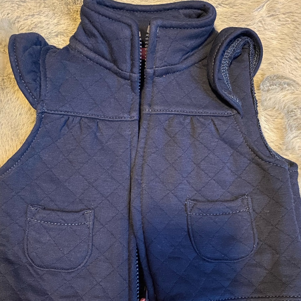 4 for $20 in bundle-Carter’s vest - size nb